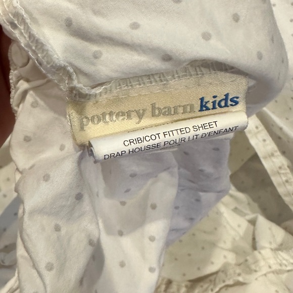 Pottery Barn Kids fitted crib sheet - grey dots - Picture 4 of 4